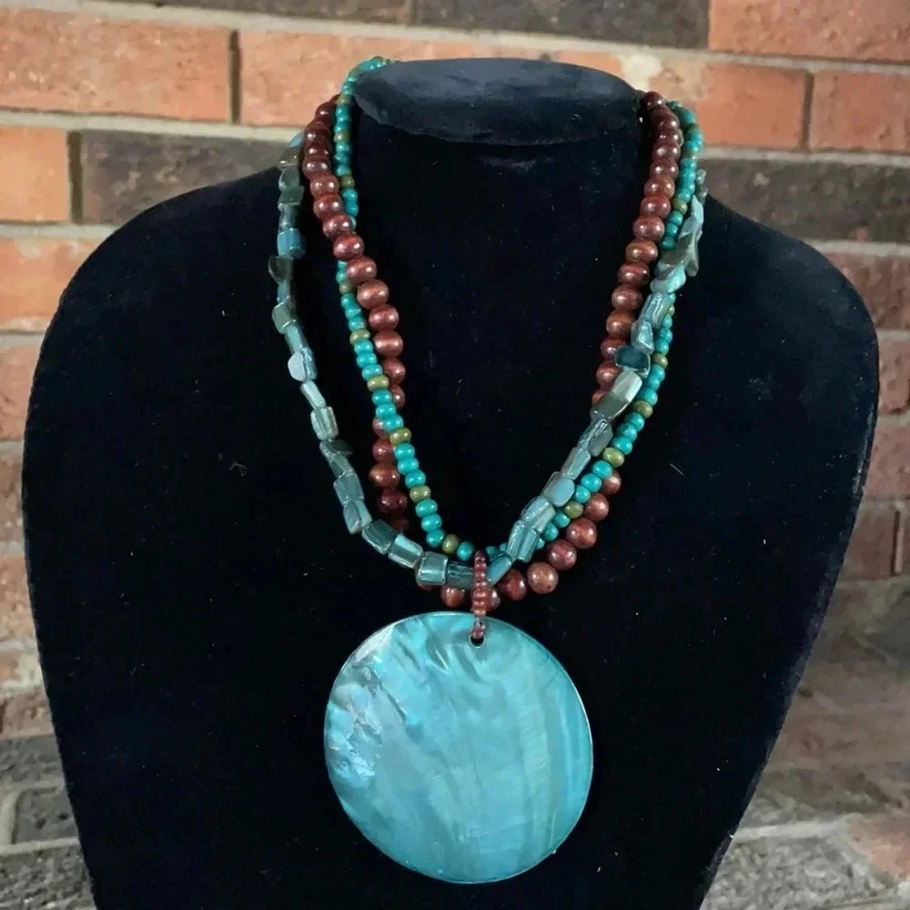Wooden Beads & Teal‎ Shells